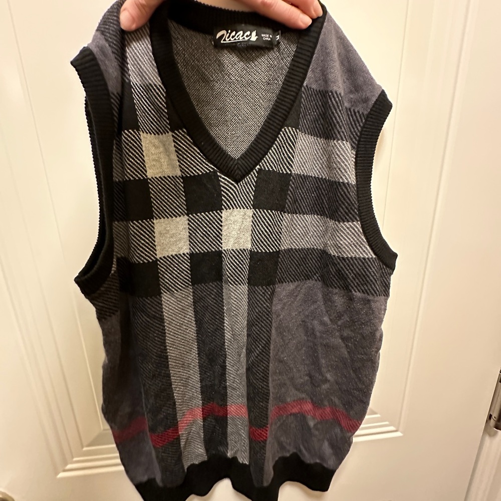 Axcess Men's Gray and Black Sweater Vest